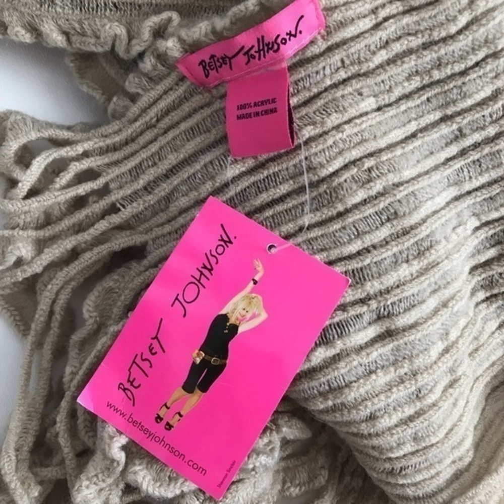 Betsey Johnson Oatmeal Tan Ruffle Ripple Scarf New - Picture 6 of 7